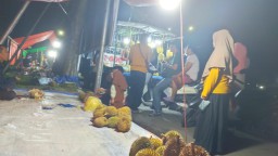 Durian Melimpah di Awal Puasa, Pedagang di GOR Joyoboyo Kediri Bingung karena Rasa Tak Menentu