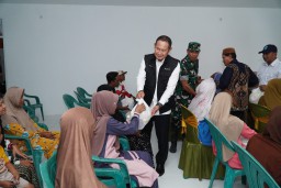 Percepat Penanganan Banjir, Pemkab Lamongan Tambah 6 Pompa di Sluis Kuro dan Salurkan Sembako