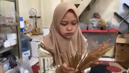 Dupa Gaharu Cendana Jombang, Dari Kayu Kuno Menjadi Lahan Cuan Puluhan Juta Jelang Imlek