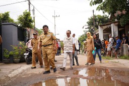Siapkan Akses Mudah Untuk Mudik Kang Marhaen dan Mas Handy Gercep Perbaiki Jalan Rusak