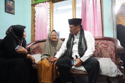 Kisah Mbah Yatemi yang Tertipu Uang Mainan Menggugah Hati Bupati Marhaen Djumadi 