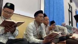 Kala Santri Ponpes Modern Jombang Menukar Isoma dengan Kitab Suci  