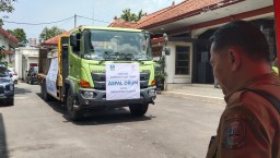 610 Drum Aspal dari Pemprov Jatim Bantu Program Nganjuk Sapu Bersih Jalan Berlubang