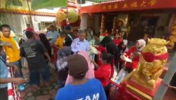 Di Tengah Lonjakan Harga Pangan, Klenteng di Jombang Bagikan 1000 Paket Beras 