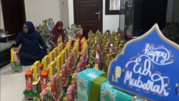 Jelang Lebaran, Pelaku Usaha Musiman Parcel di Jombang Kebanjiran Pesanan