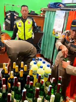 Razia Ramadhan di Nganjuk, 7 Wanita Diamankan, Ratusan Botol Miras Disita