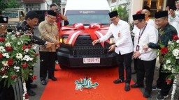 Dekat Wong Cilik, Bupati Marhaen Djumadi Diberi Gelar "Bupati Al-Ma'un" oleh Wamen Dikdasmen