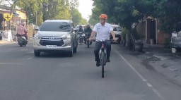 Gowes ke Kantor, Kadisdik Nganjuk Buktikan Hemat Energi dan Sehat Bisa Jadi Gaya Hidup