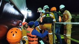 Perjuangan Tim SAR Selamatkan ABK Negara China