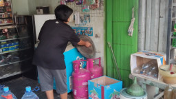 Gas Melon di Nganjuk Langka, Warga Harus Keliling Toko hingga Antar Desa