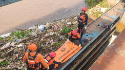 Hilang Dua Hari, Jenazah Seorang Wanita Ditemukan Mengapung di Antara Sampah Brantas Kedungwaru