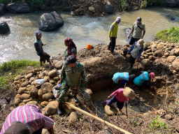 Jembatan Cable Statis Perintis Garuda di Loceret : TNI Bersama Warga Bangun Akses Penghubung Genjeng - Jampes