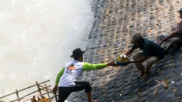 Larung Sesaji Sungai Baduk, Wujud Syukur dan Doa Lancarkan Rezeki Pedagang 