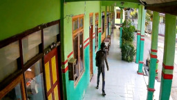 Terekam CCTV, Maling Gasak 3 Laptop dan Proyektor Sekolah, Ujian TKA Terancam Batal