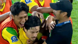 Hancur Lebur..! Arema FC Dibantai Persebaya 0 - 4, Bajul Ijo Makin Garang