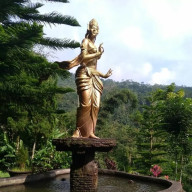 Wisata Air Merambat Roro Kuning: Pesona Alam yang Menyimpan Sejarah Kerajaan