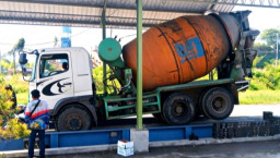 Pastikan Akurasi Timbangan, Disperindag Nganjuk Tera Ulang di PT Trijaya Adymix