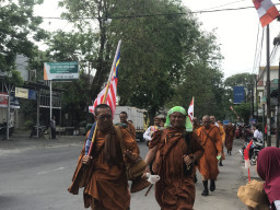 Puluhan Biksu Asia Tenggara Jalan Kaki Masuk Nganjuk Akan Istirahat di Kelenteng Kertosono dan Sukomoro