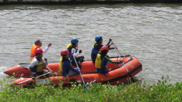 Tagana Jember Latih Anggota Muda Kuasai Water Rescue dan Dayung Perahu Karet