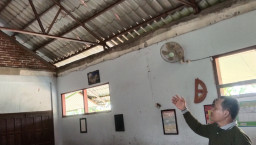 Atap Jebol & Kayu Lapuk, Dua Ruang Kelas SDN Plosoharjo 2 Pace Terbengkalai, Usulan Rehab Tak Kunjung Didengar
