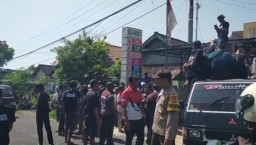 Tak Pernah Ngantor, Kasun Sembung Sawahan di Demo Ratusan Warga