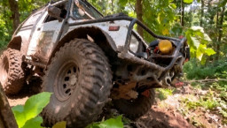 Ekstrem.! Menelusuri Jalur Offroad Menantang di Hutan Wonosalam