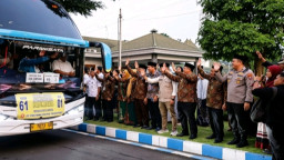 Gema Talbiyah Bergema, Bupati Warsubi Lepas Jemaah Haji Kloter 60 & 61  