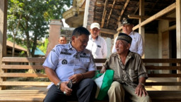 Blusukan ke Berbek, Kang Marhaen Pastikan Rumah Mbah Pardi Segera Dibedah