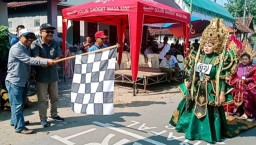 Ketua DPRD Nganjuk Berangkatkan Karnaval Nyadran 2026 Desa Kampung Baru 