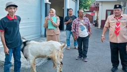 Wujud Kepedulian Idul Adha, Kang Marhaen Salurkan Puluhan Hewan Kurban untuk Masyarakat Nganjuk