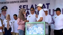 May Day 2026, Ratusan Buruh di Jombang Ikut Senam, Bawa Pulang Hadiah Umroh & Motor Listrik