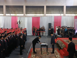 Pendidikan Jadi Prioritas, Bupati Jember Gus Fawait Lantik Ratusan Kepala Sekolah dan Pengawas