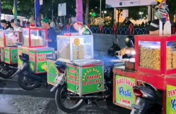 Cerita Arjuna Malam-malam Naik Bus ke Surabaya Demi Antar Pentol Bakar untuk Kekasih