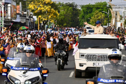Ribuan Siswa Padati Rute, Sambut Presiden dengan Gembira & Harapan Baru