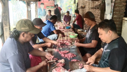 Dari Bawah Pohon, Kini Habiskan 10 Ekor Perhari, Cita Rasa Sate Sor Nongko Kian Diburu Pembeli