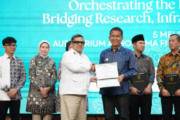 Bojonegoro Sukses, Bupati Setyo Wahono Raih Penghargaan Halal Metric Universitas Brawijaya