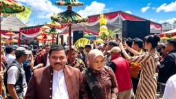 Bupati Marhaen Beberkan Kisah Gajah Mada di Balik Sakralnya Ritual Siraman Sedudo Nganjuk