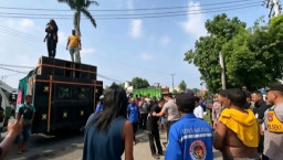 Keluhkan Pungli hingga Bajing Loncat, Ratusan Sopir Truk Geruduk Kantor Dishub Jombang
