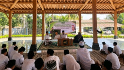 Sentuhan Hangat Gus Muwafiq untuk Juniornya, Lepas Ijazah, Pegang Teguh Adab