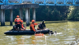 Mancing Seorang Pemuda 'Ditelan' Arus Ganas Kali Lamong, Enam Tim SAR Gabungan Nekat Terjang Arus 4 Knot