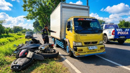 Gagal Menyalip di Jalur Nganjuk-Surabaya, Truk Box Hantam Pemotor Kediri hingga Tak Sadarkan Diri