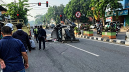 Pikap Hantam Truk Parkir Hingga Terguling di Kedungpedhet Nganjuk, Satu Orang Tewas, 2 Luka