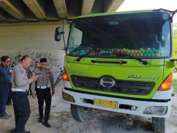 Gagal Menghindar di Dekat Terowongan Tol, Lansia asal Nganjuk Tewas Terlindas Truk Molen