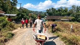 Bosan Janji Manis Pihak Tambang, Warga Mojoduwur Gelar Gotong Royong dan Doa Bersama di Jalan Rusak