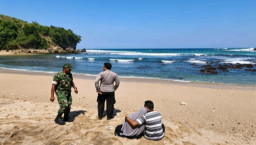 Petaka Outing Class, Dihantam Ombak Pantai Pangi Blitar, 3 Santriwati Kediri Terseret Arus