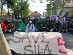 Ribuan Massa Kepung PN Nganjuk, Tuntut Terdakwa Pengeroyokan Patianrowo Dihukum 12 Tahun Penjara