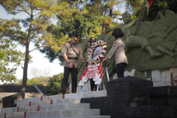Kapolres Blitar Pimpin Ziarah ke TMP Raden Wijaya