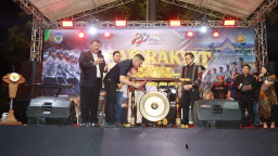Gong Berbunyi, Polres Nganjuk Gelar Bazar UMKM di Alun-Alun, Rayakan Hari Bhayangkara ke-80