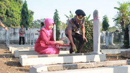 Hormati Jasa Pahlawan, Polres Nganjuk Gelar Upacara Tabur Bunga di TMP Yudha Pralaya