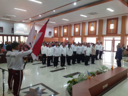 Dikukuhkan, Samanhudi Anwar Langsung Undur Diri, Serahkan Jabatan Ketua KONI ke Elim Tyu Samba